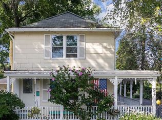 84 Vernier Rd, Grosse Pointe Shores, MI 48236