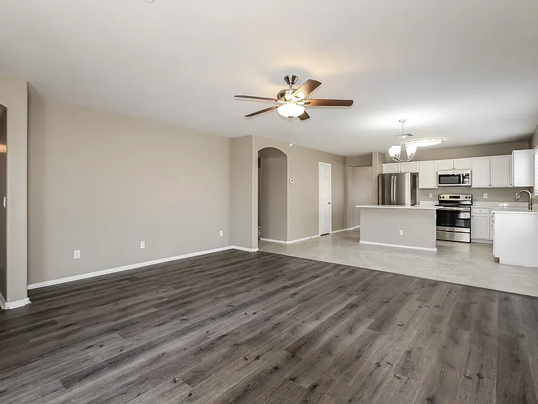 1715 W Saint Catherine Ave — Photo 6