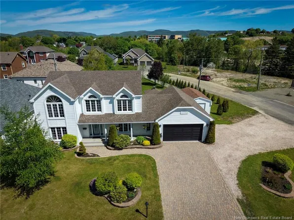 22 Brook Ter, Campbellton, NB E3N 3T3