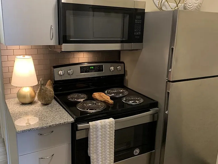 FOUNTAIN HILL APARTMENTS — Photo 4