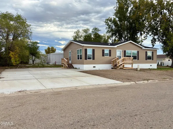 1520 46th St W, Williston, ND 58801