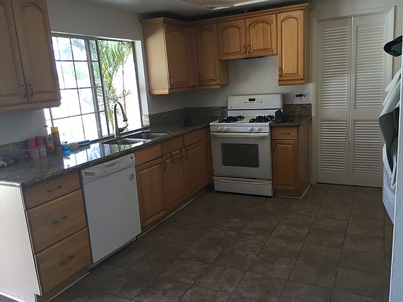 3rd image of 1457 Greenport Ave