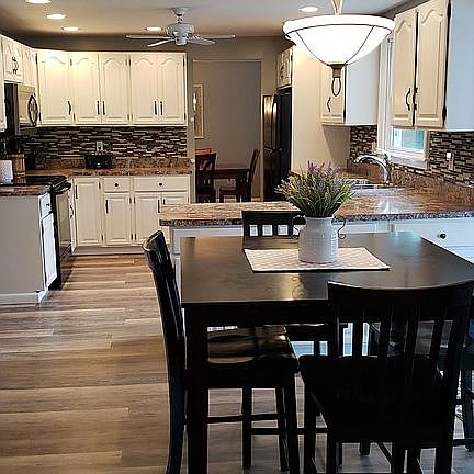 Kitchen and breakfast nook