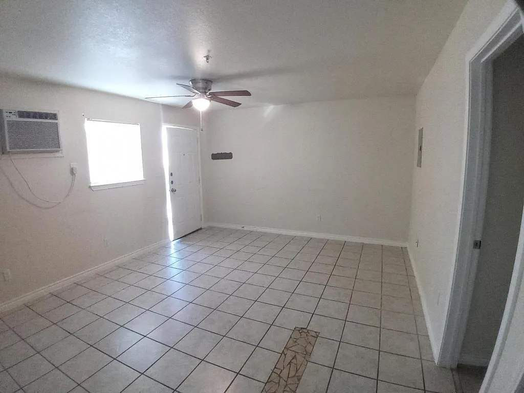 2 bed, 690 sqft, $695 — Photo 3