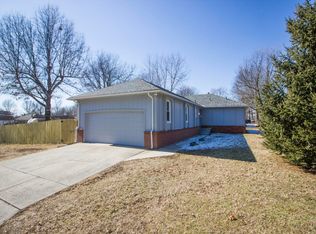 1608 W Cherokee St, Springfield, MO 65807