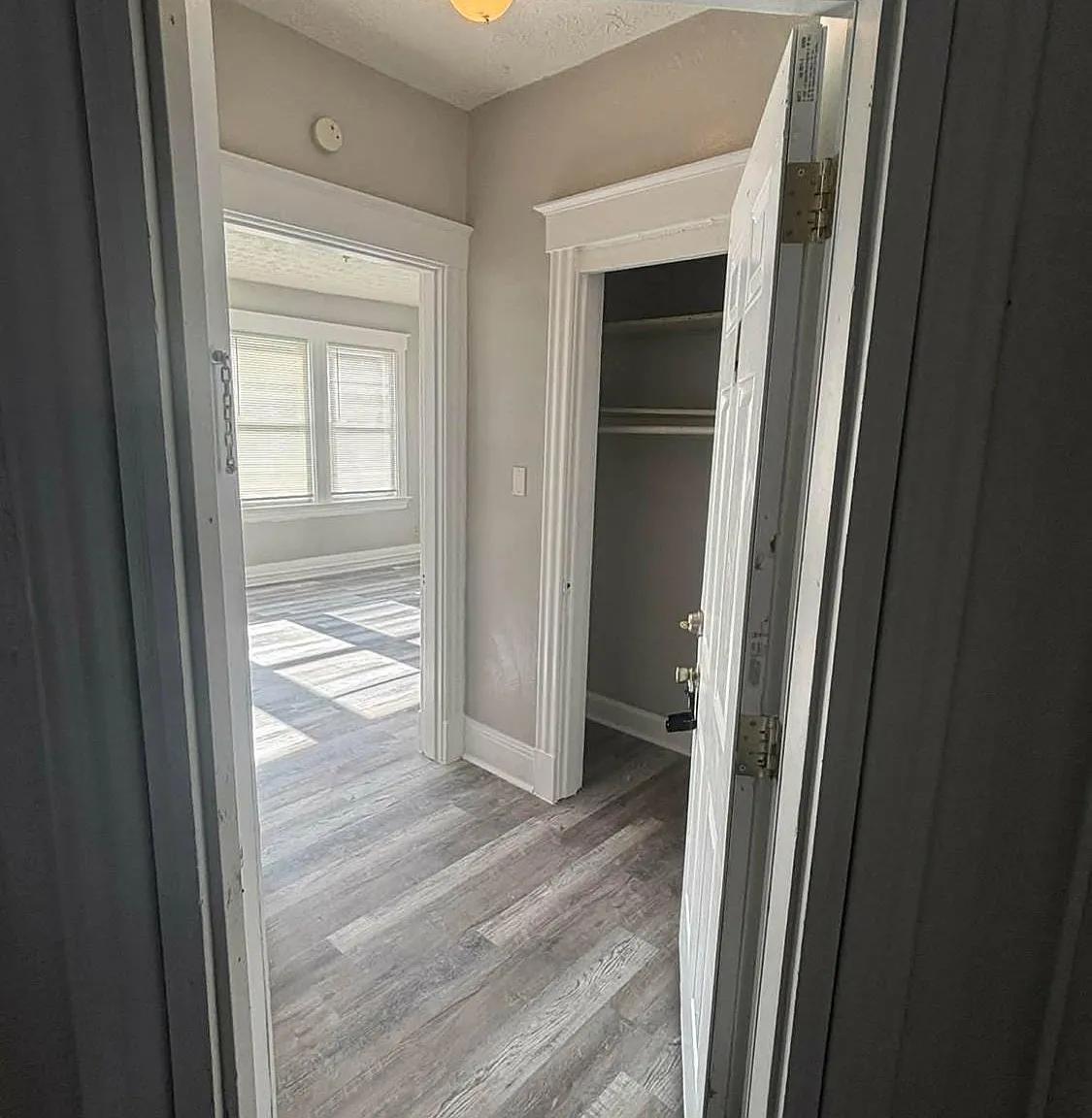 2 bed, 1.0 bath, 5417 sqft, $1,025 — Photo 2