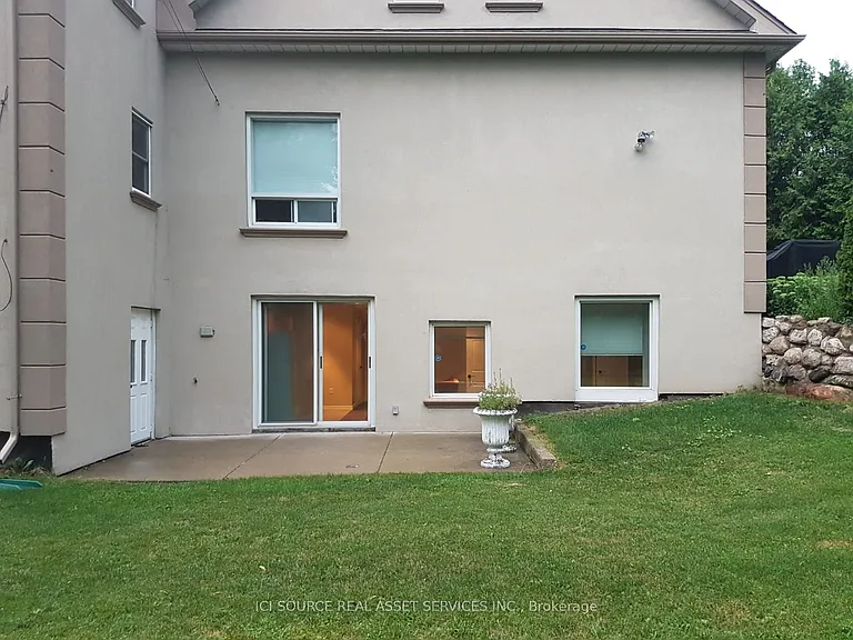 12 Iondale Pl — Photo 4