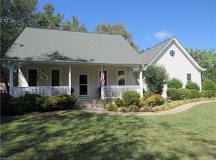 100 Blue Heron Dr, Mills River, NC 28759
