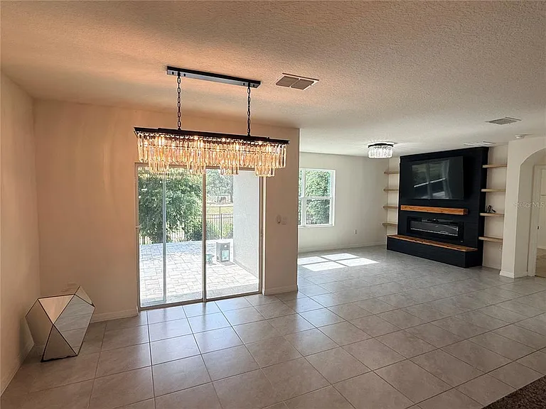 2916 Sunridge Loop — Photo 3