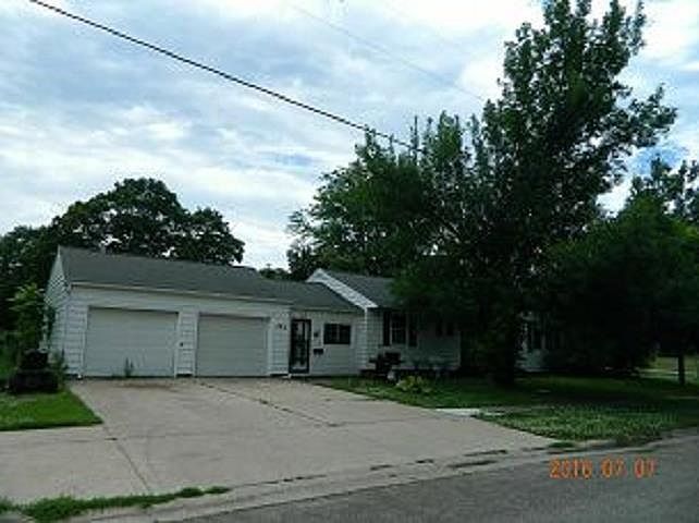 1st image of 402 W 1st St