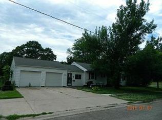 402 W 1st St, Lake Park, IA 51347