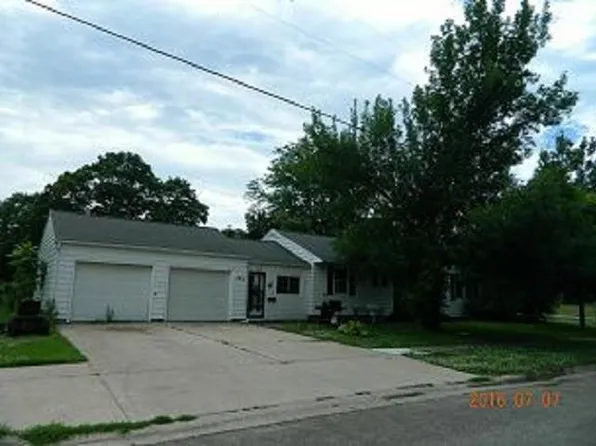 402 W 1st St, Lake Park, IA 51347