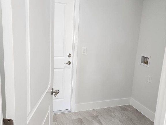 5th image of 1103 E 5th St