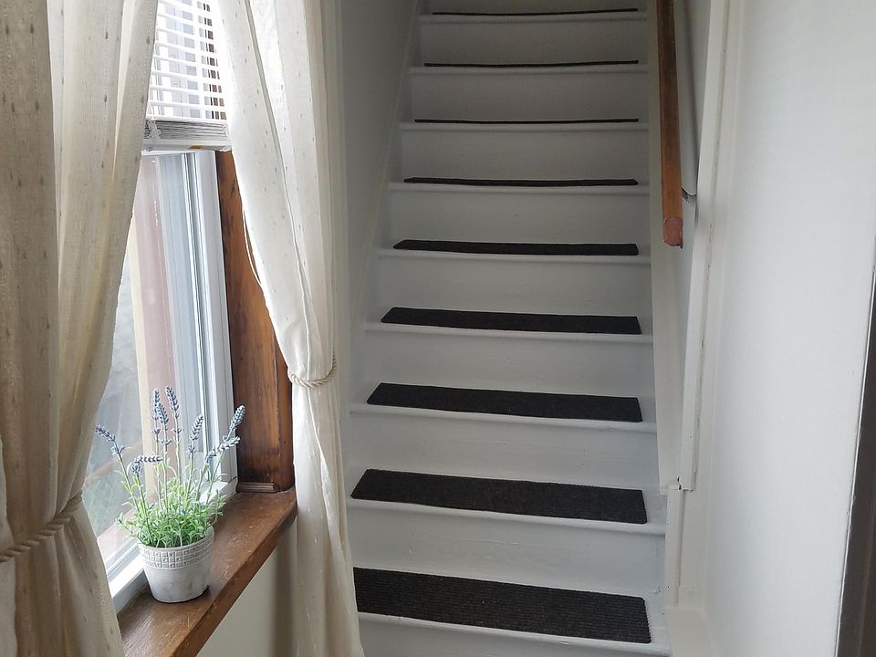 Entrance/stairs to 2nd floor unit