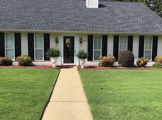 3215 Monterey Dr, Tupelo, MS 38801