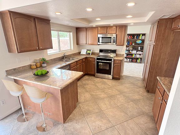 5th image of 2132 E Chesapeake Drive