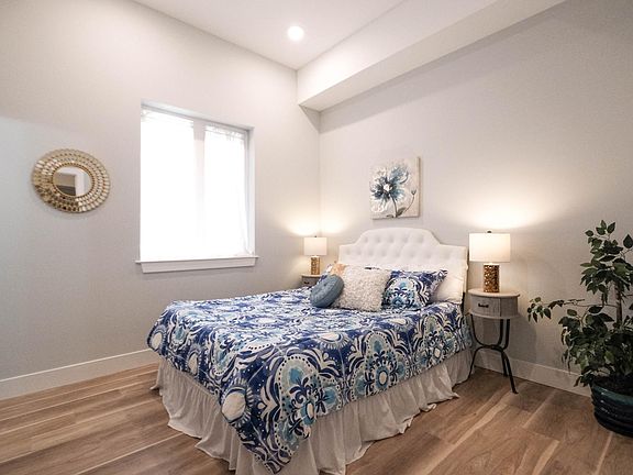 4th image of 1022 Wood St #201