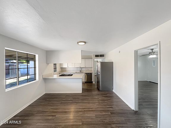 2nd image of 3020 W LARKSPUR Drive