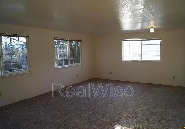 2141 NW North Hill Dr #B — Photo 4