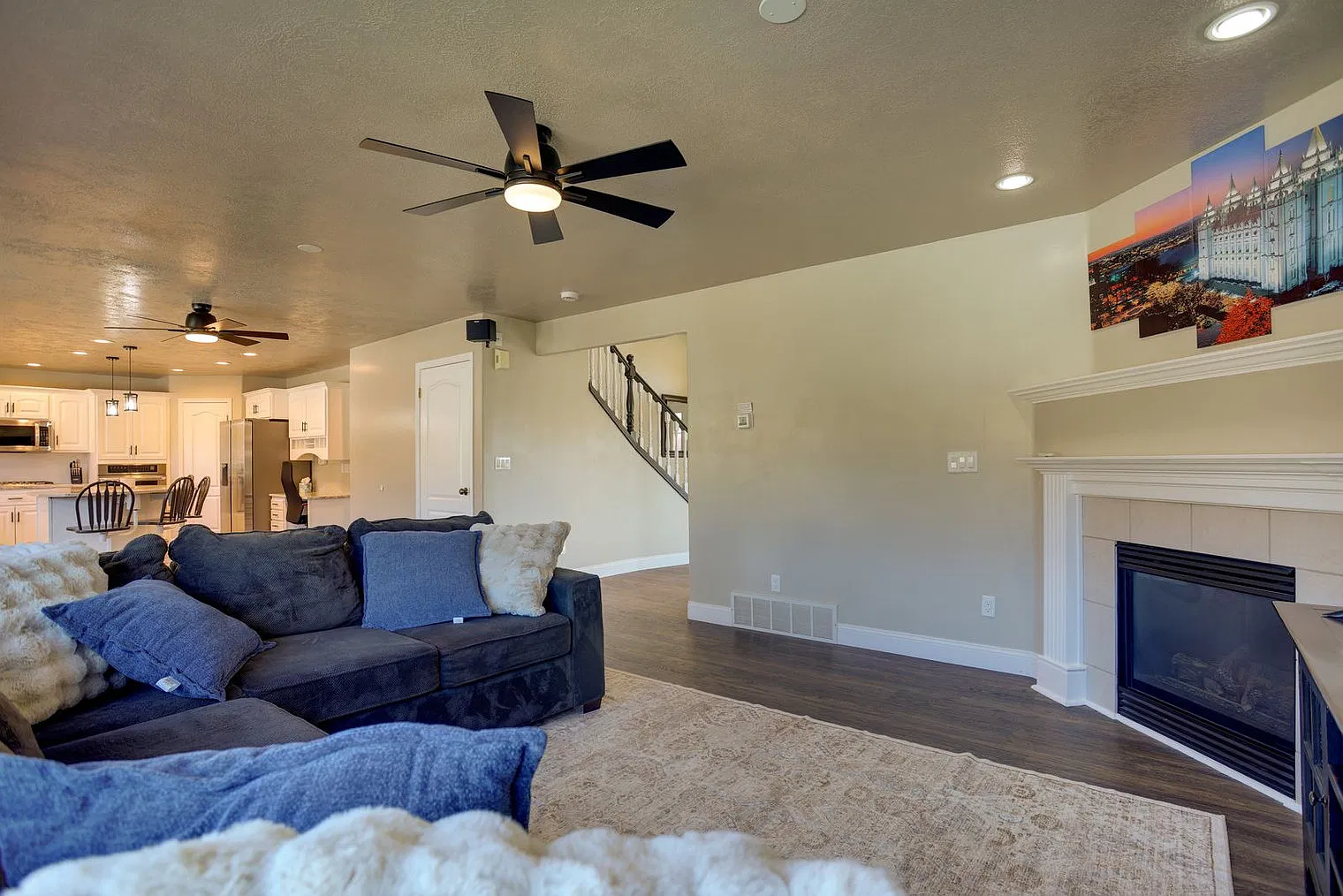 3 bed, 2.0 bath, 2389 sqft, $4,182 — Photo 3