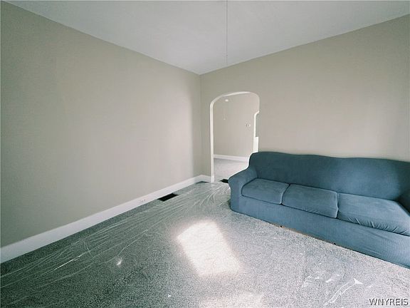 4th image of 223 W Bank St