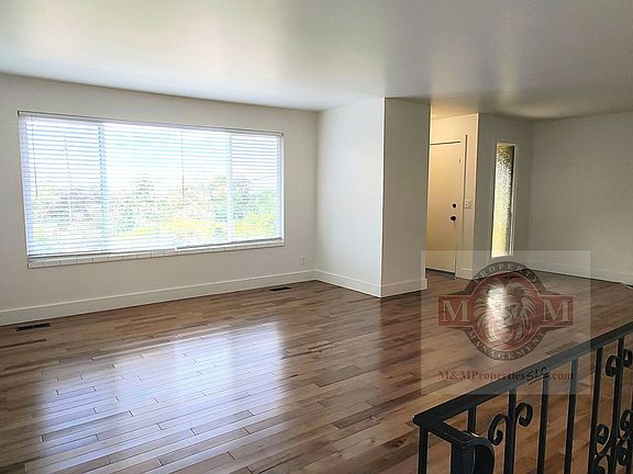 3rd image of 2021 S Broadmoor St
