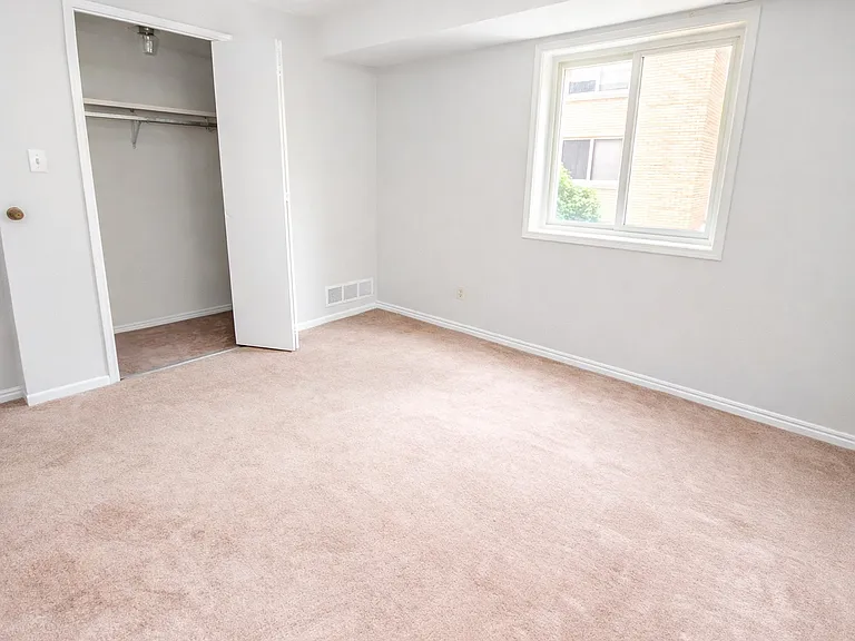 Large 1-Bedroom (Unit 305)