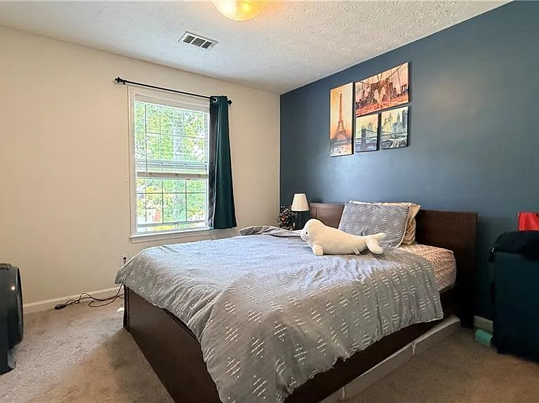 100 Taylors Spring Ct — Photo 15