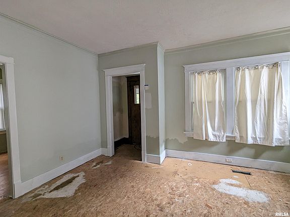 5th image of 220 W Hanssler Pl
