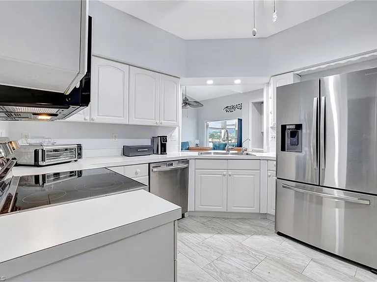 613 Windsor Sq #101 — Photo 5