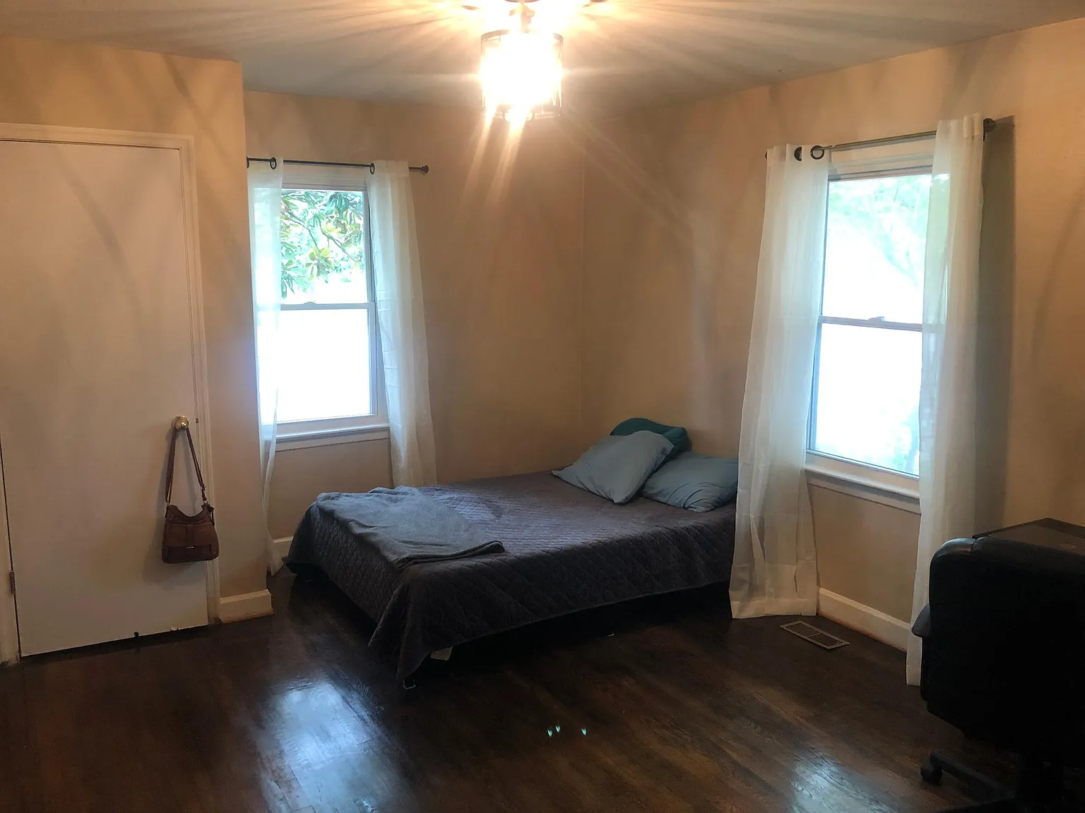 4 bed, 1583 sqft, $2,350 — Photo 2