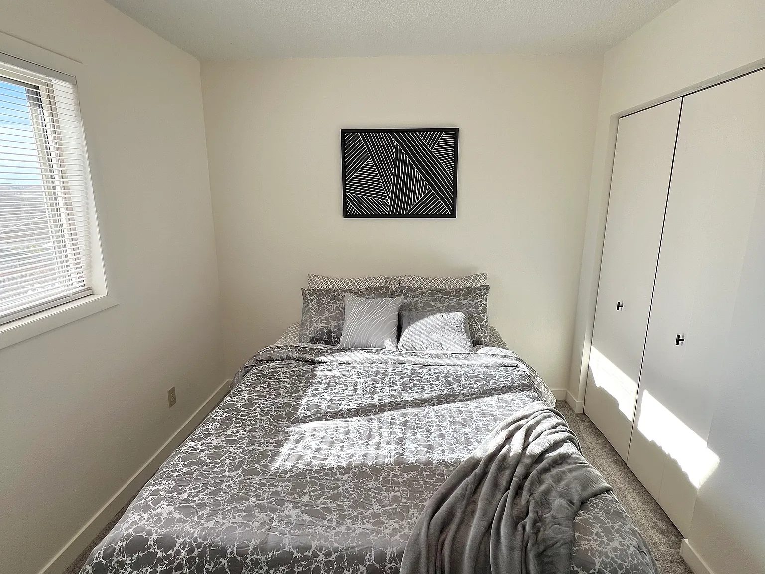 2 bed, 900 sqft, $2,349 — Photo 3