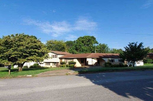 1st image of 3220 Cerro Vista St SW