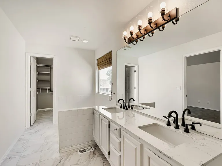 5389 E Manchester Dr — Photo 11