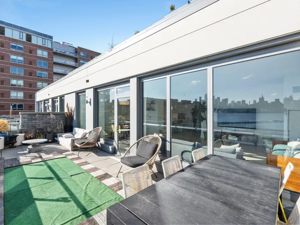 9 Avenue At Port Imperial image 24 of 27