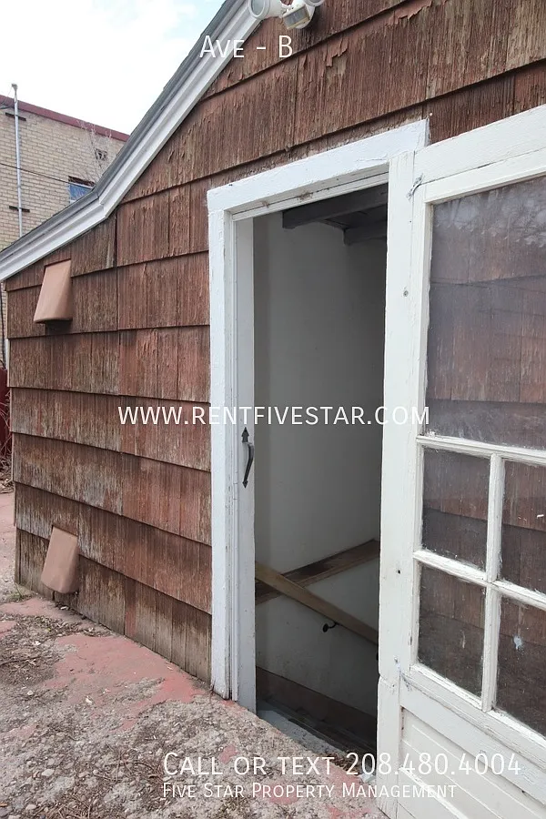 Charming 1 Bedroom Apartment in the Heart of Historic Downtown Pocatello! — Photo 2