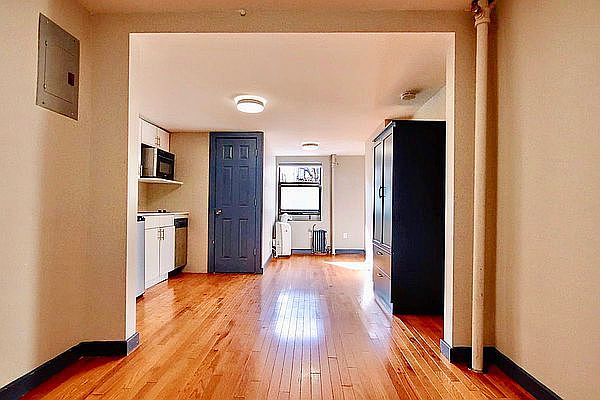 1st image of 411 E 9th St #13