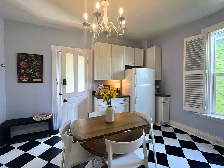 2124 Herrick Ave — Photo 23