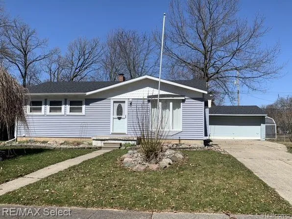 5450 Litchfield Dr, Flint, MI 48532