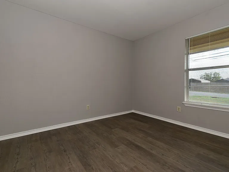 4008 Templeton St — Photo 22