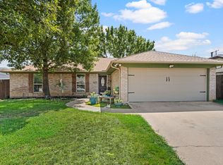 425 Glenwood Ter, Hurst, TX 76053