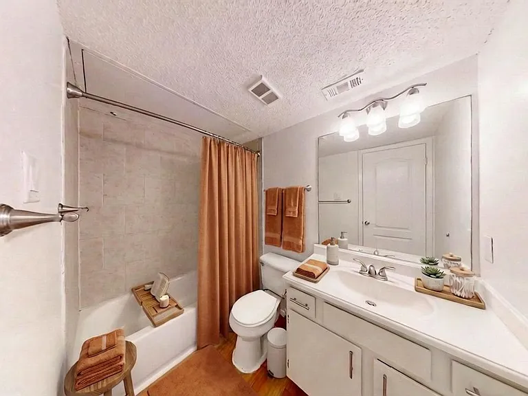 Avalon Apartments — Photo 38