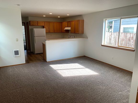 4th image of 520 NE 92nd Ave #520
