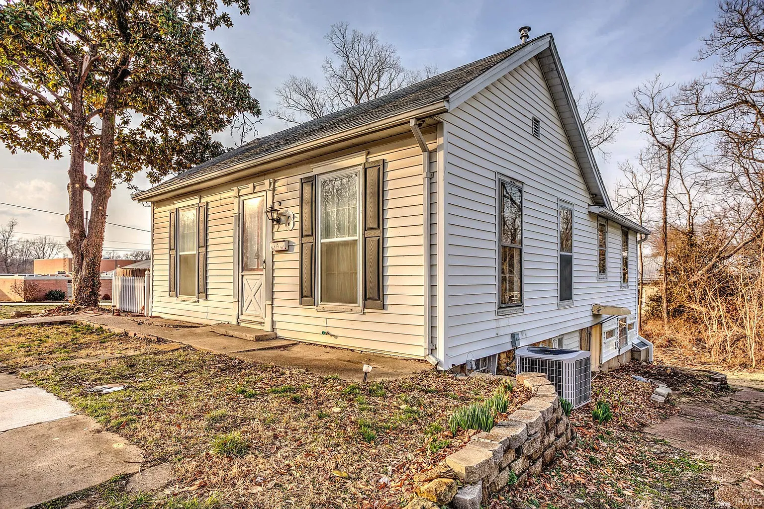 8 E Gray St photo 1