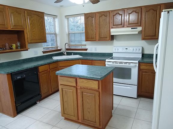 5th image of 205 Manchester Dr