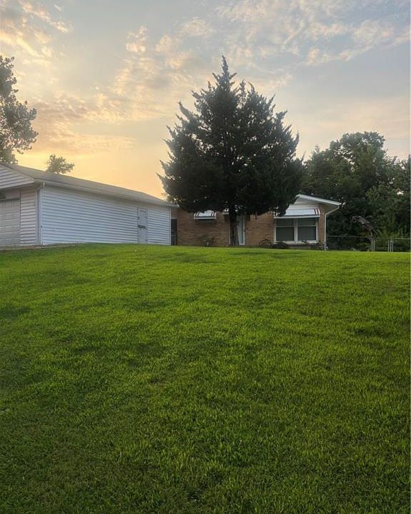 1st image of 800 Marilynn Ave