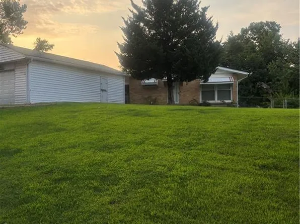 800 Marilynn Ave, Liberty, MO 64068