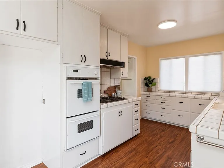 1027 S Malgren Ave — Photo 7