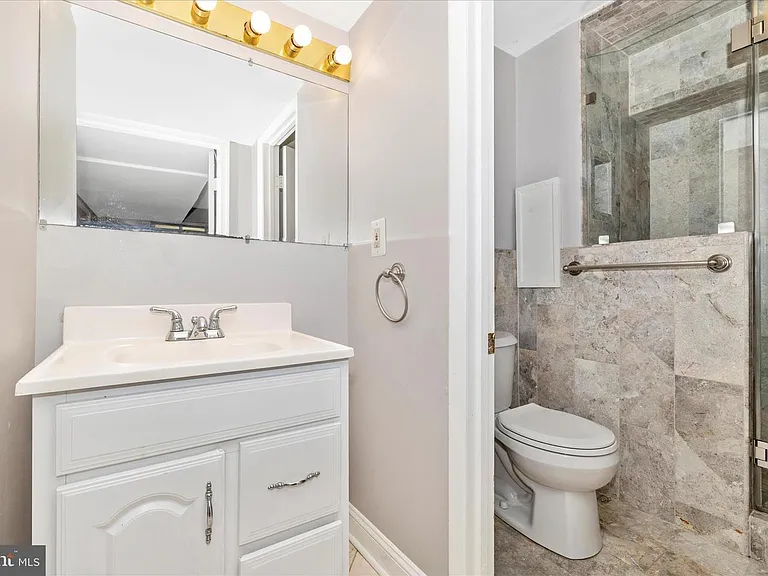 674 College Pkwy — Photo 33