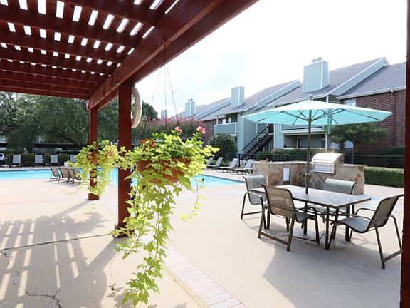 3rd image of 146 Valley View Dr APT 409